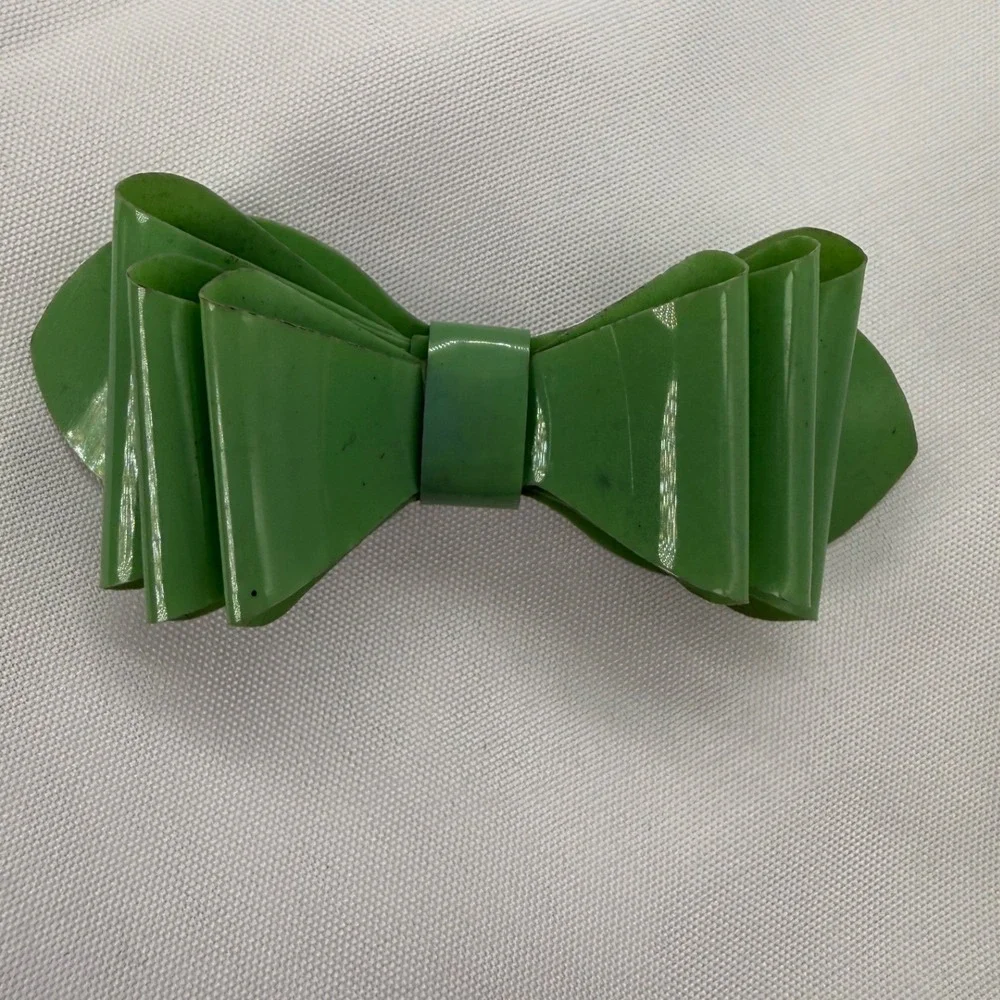 Vintage Green Plastic Bow Brooch Mid Century Accordion Layered Pin Accessory